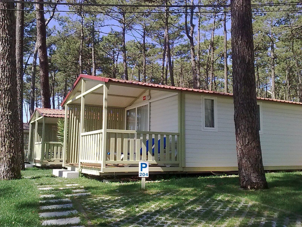 Orbitur Valado Bungalows Caravan Park Nazare Bagian luar foto