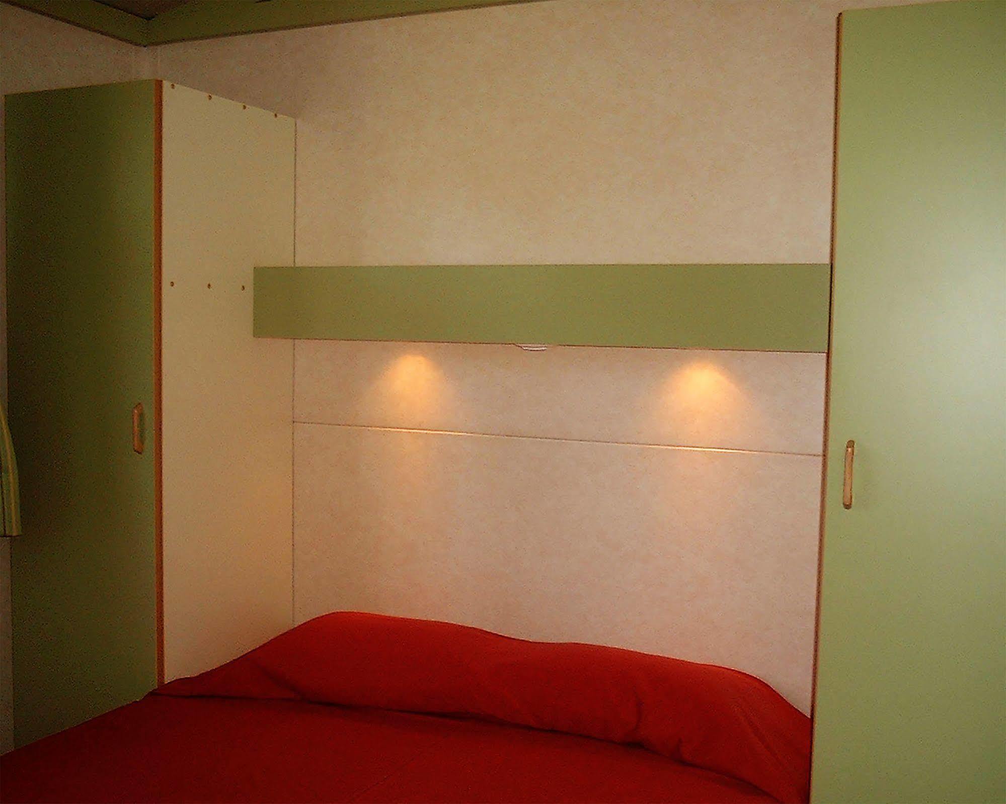 Orbitur Valado Bungalows Caravan Park Nazare Bagian luar foto