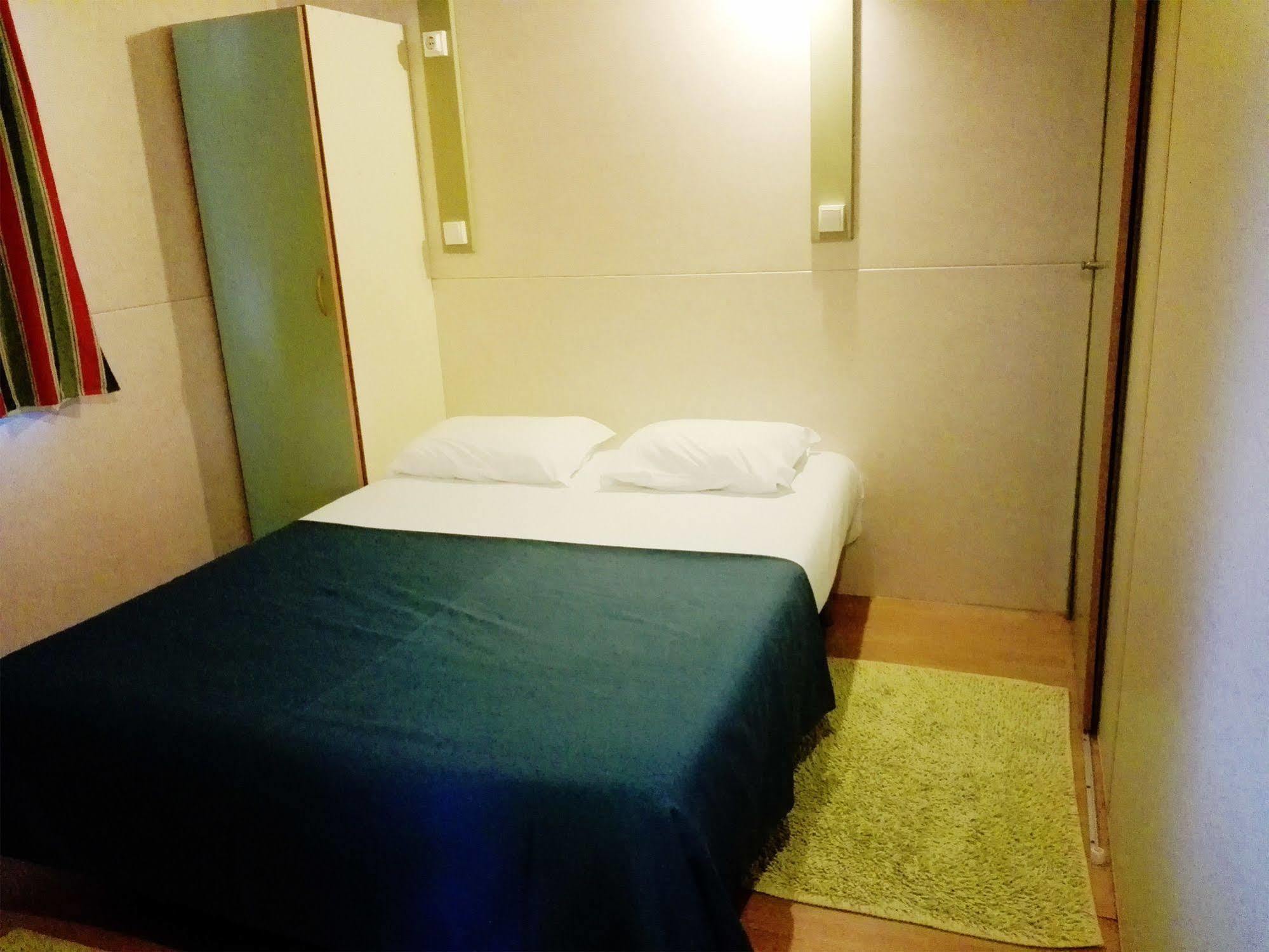 Orbitur Valado Bungalows Caravan Park Nazare Bagian luar foto