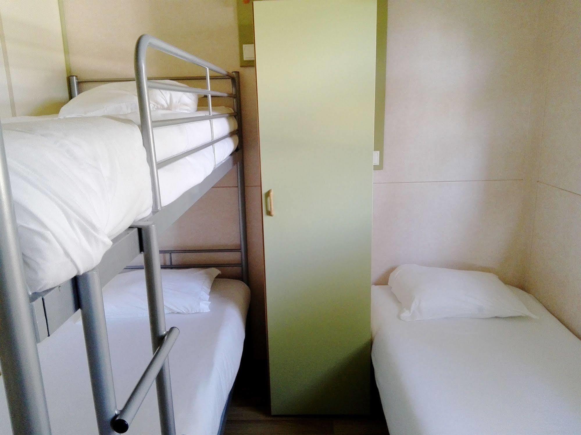 Orbitur Valado Bungalows Caravan Park Nazare Bagian luar foto