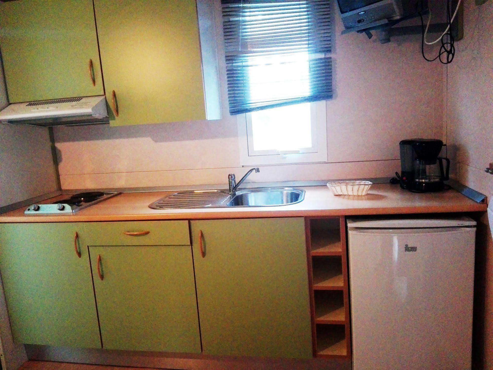 Orbitur Valado Bungalows Caravan Park Nazare Bagian luar foto