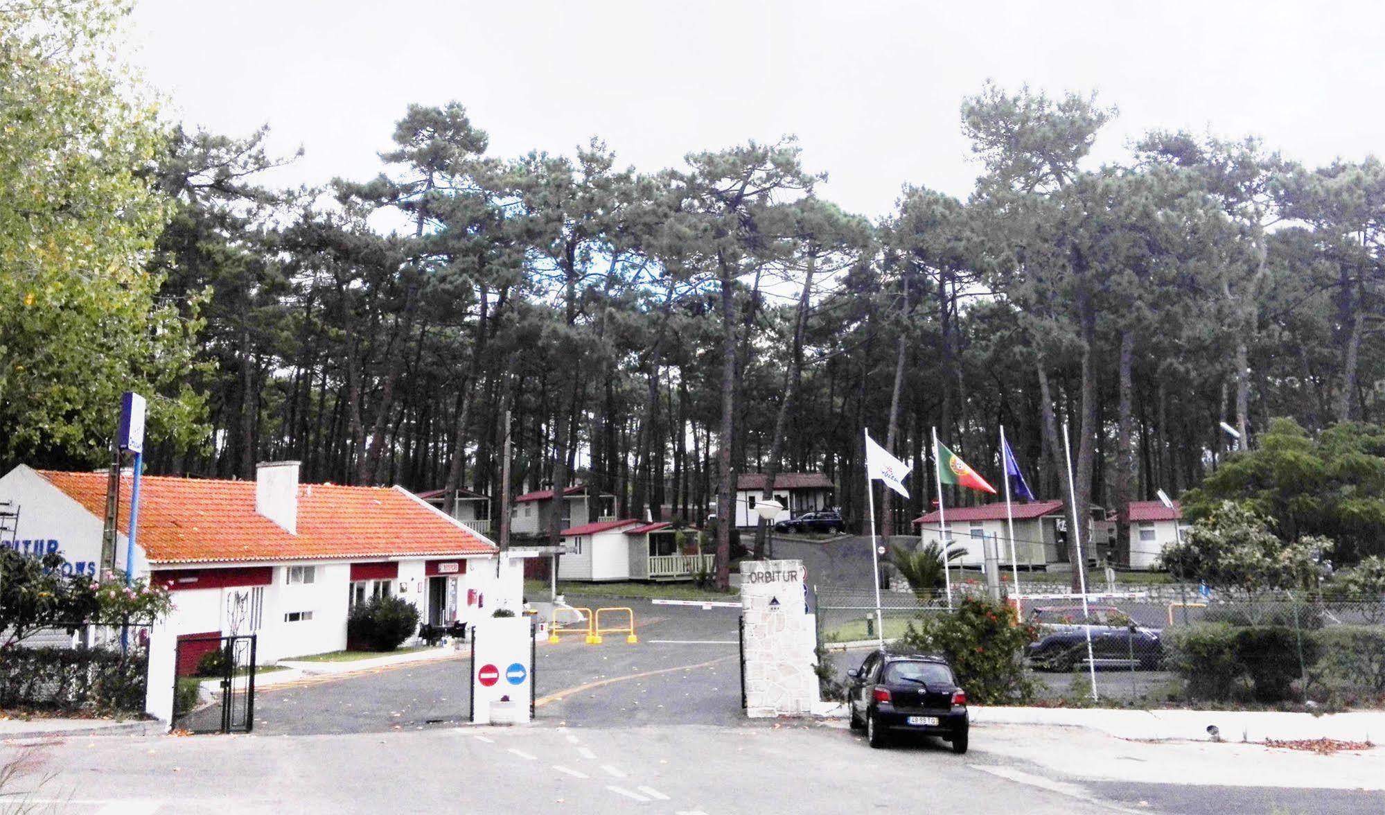 Orbitur Valado Bungalows Caravan Park Nazare Bagian luar foto