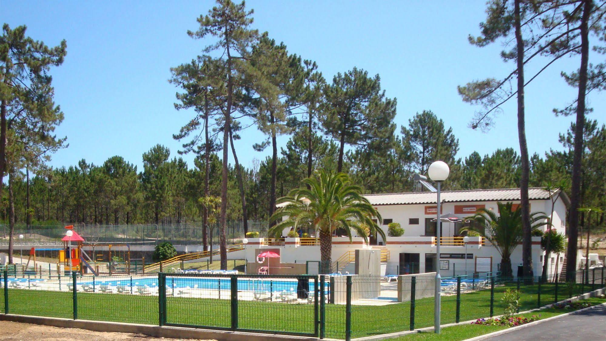 Orbitur Valado Bungalows Caravan Park Nazare Bagian luar foto